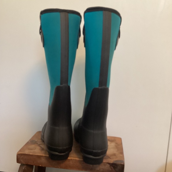 Hunter neoprene black and teal rain boots, size 9. Bonus fleece liners included! - Picture 3 of 9